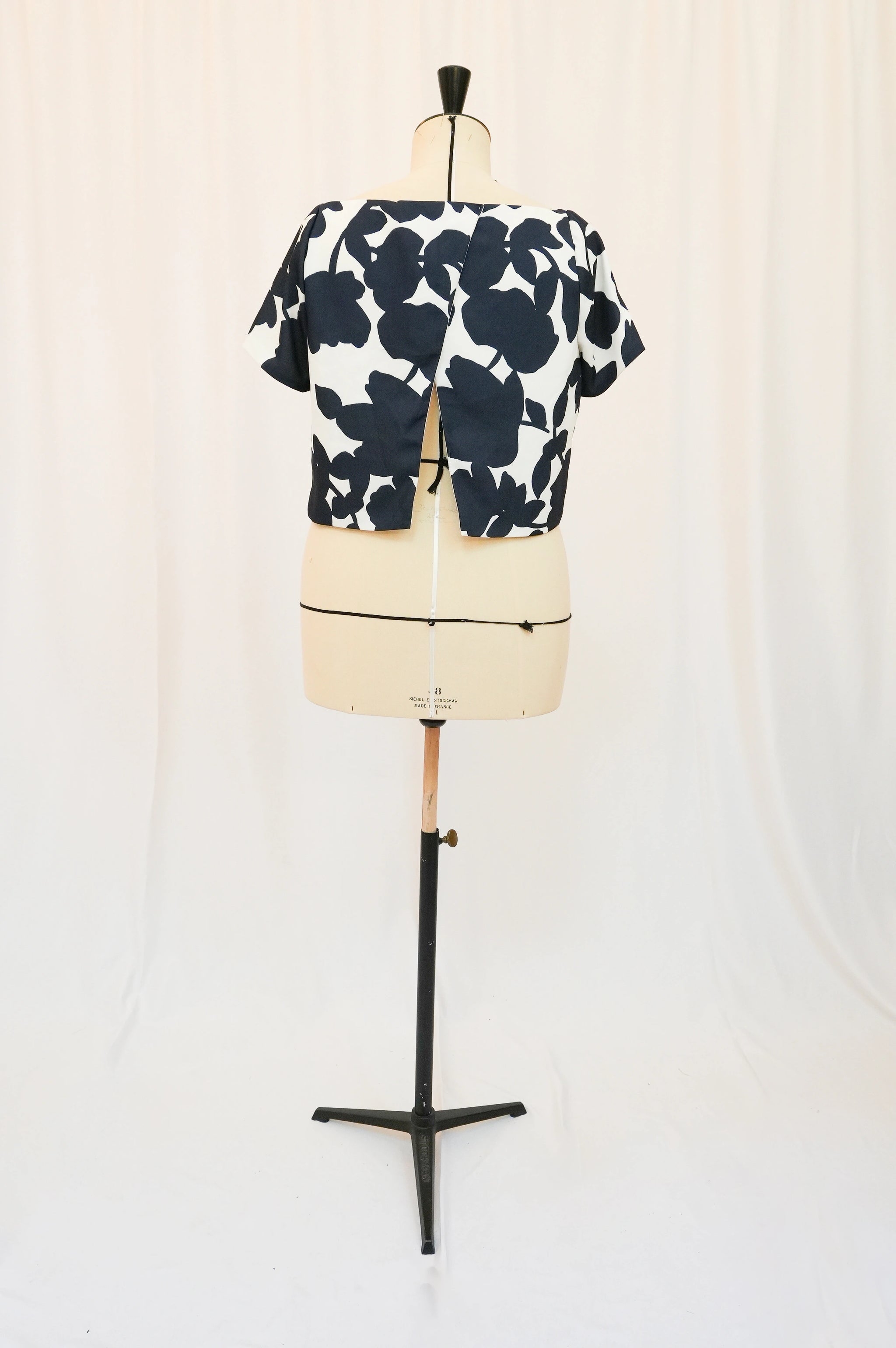 Top Intrépide fleur bleu et blanche T44 n°758 - Vente Prototype