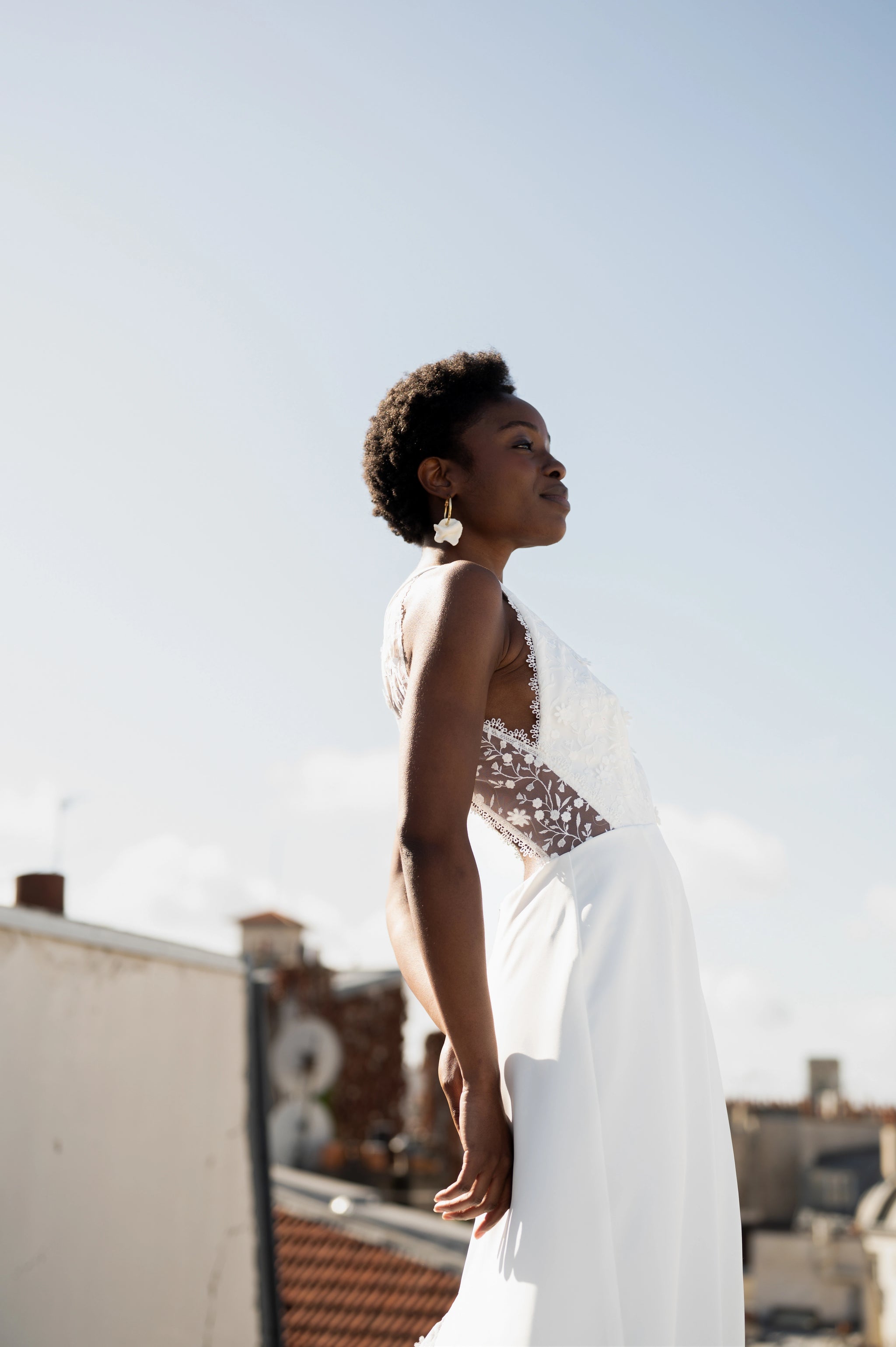 Boucles d’oreilles dorées fleurs suspendues