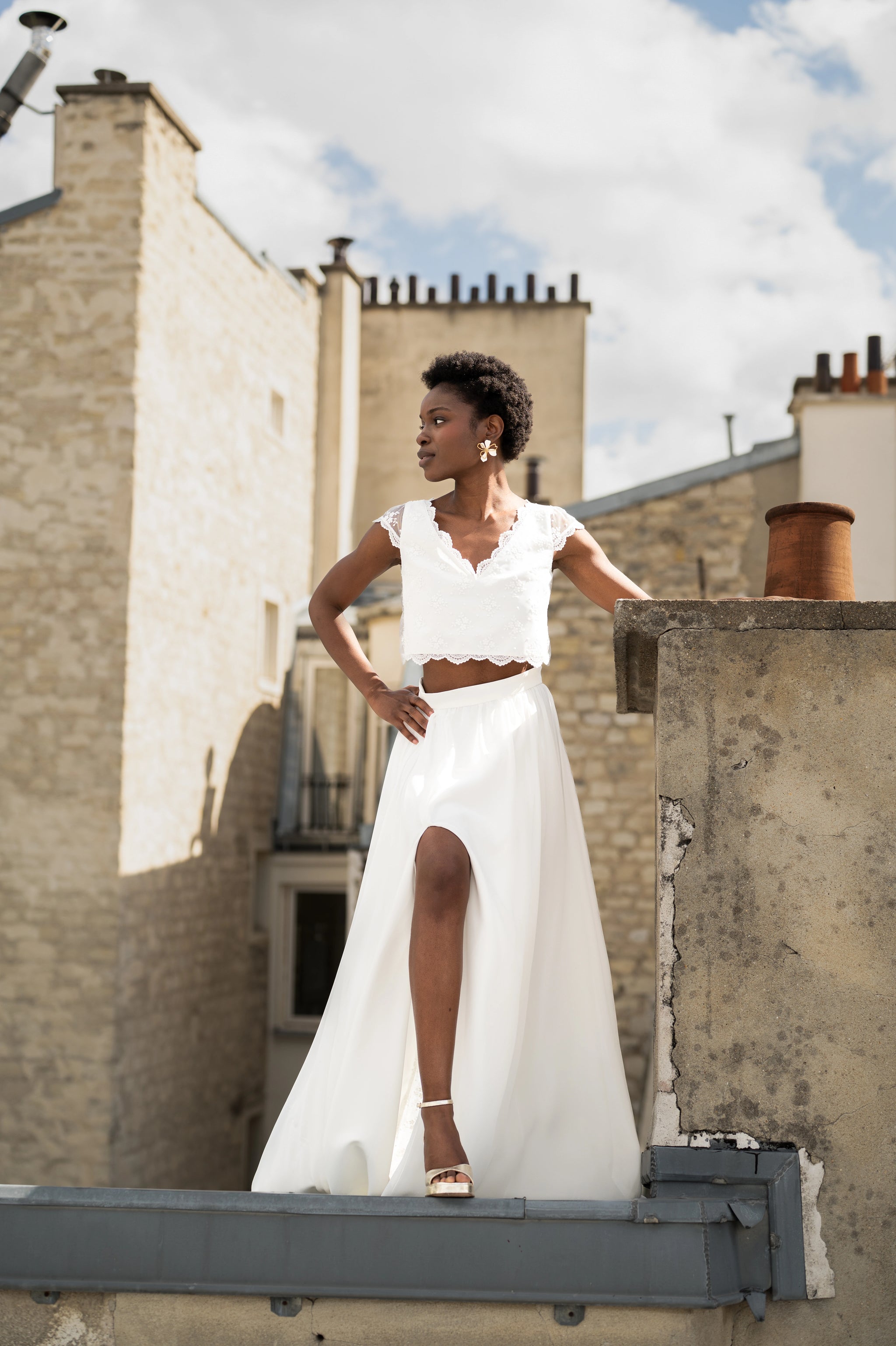 Boucles d’oreilles fleurs dorées et blanches